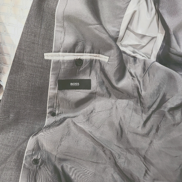 Hugo Boss 2 piece suit size 37 Reg - Picture 2 of 6